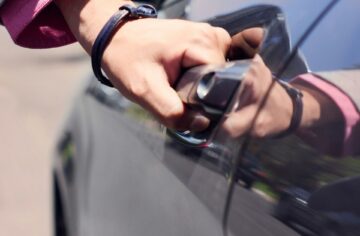 How Much Does It Cost to Open a Locked Car in the UK