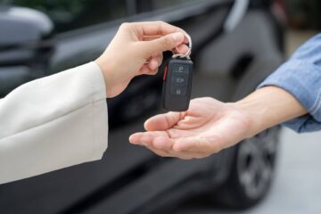 auto locksmith or dealership